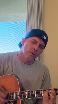 Le duc Silver chante ses rêves. Je veux plus, impossible à ignorer impossible à ignorer et ils se réalisera impossible à ne pas faire