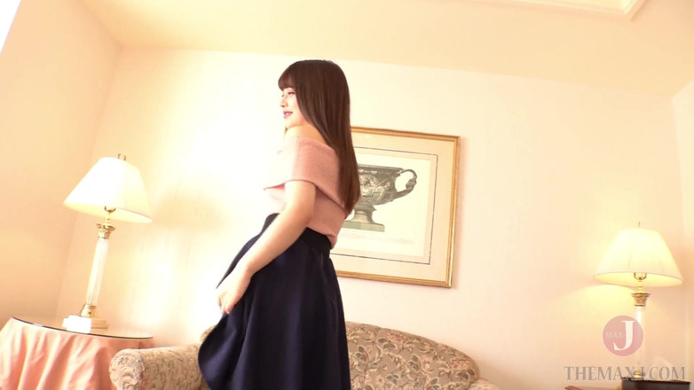 JAV Amateur: Dia mempunyai muka yang cantik seperti model separuh.