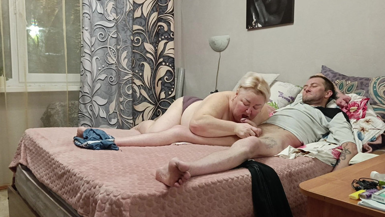 Zona901: 義母が口で私のチンコを撫でて、私が彼女の口の中でイくまで