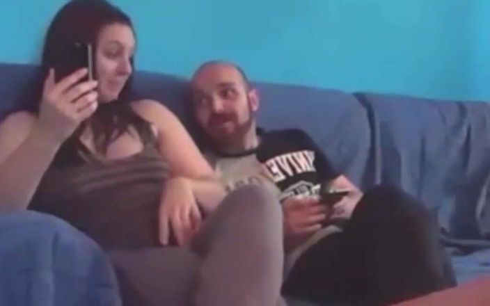 Pamela Sanchez: Kanepede akşam seksi