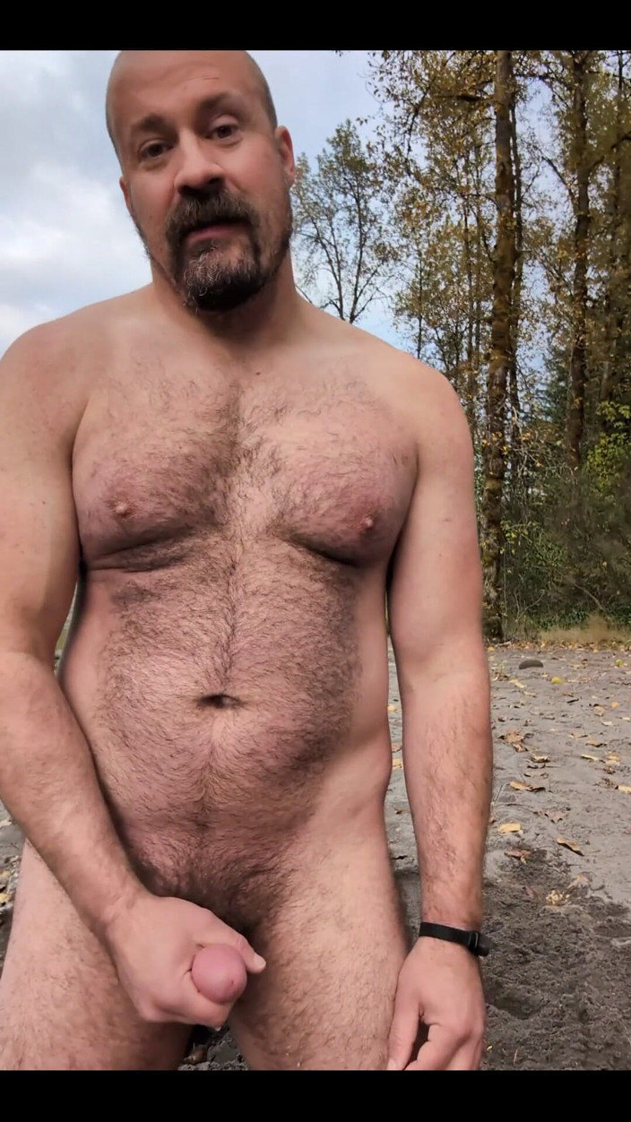 The Gay Quadzilla: รีดน้ําเงี่ยนบนชายหาดในป่า