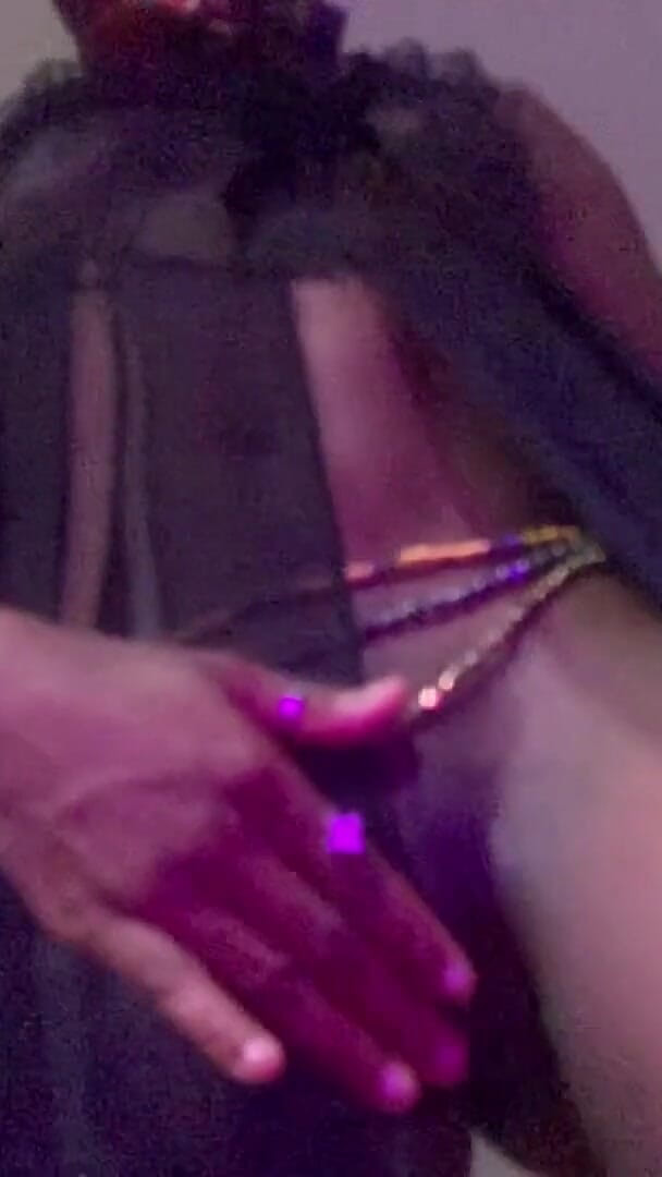DivaHouz: Slow Motion Ebony Teen Sexy Dance Winding Wet Pussy Close...