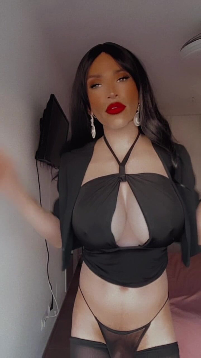 Sissy Slut Brianna: Söt blick, farliga avsikter