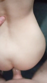 쇼핑몰의 작은 피부 학생과 처음으로 섹스하는 18살 십대