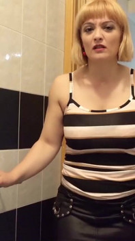 Мачеха Mary застукала пасынка за мастурбацией и помогла минетом, чтобы закончить его