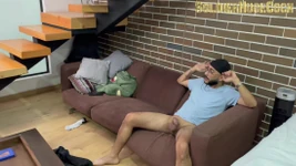 我朋友的继女引诱我不戴安全套做爱