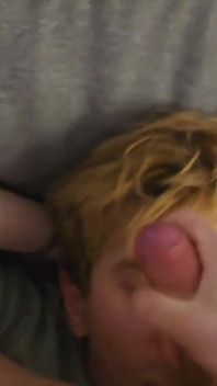 Dal šťavnaté kouření twink s velkým ptákem a přivedla ho k orgasmu
