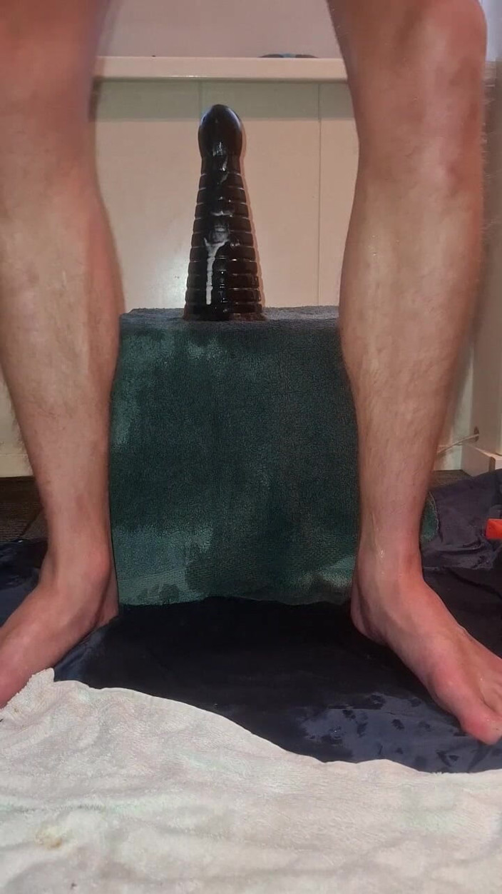 NoFace Twink X: Solo Gay Twink - Piramid Dildo Jízda