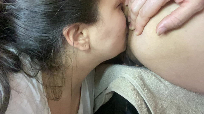 zoemelissa: 非常に長い舌で深いお尻を吸う