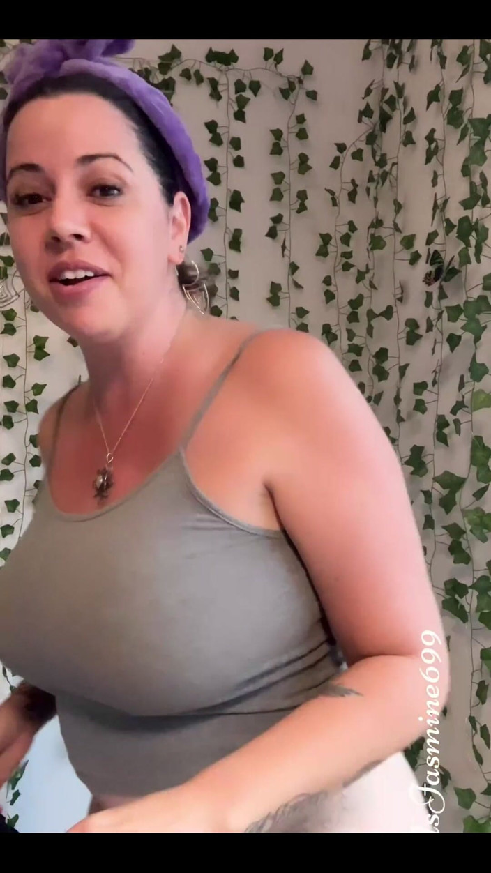 Jasmine Flowers: Gran culo