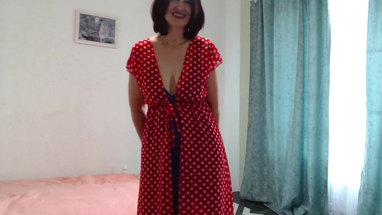 ANGELA_LADY: 欲火中烧的毛茸茸的熟女在她的大奶子halos上吐口水