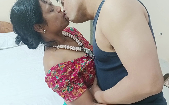 Popmini: Bhabhi India seksi yang cantik Simran berkongsi katil dan kongkek...