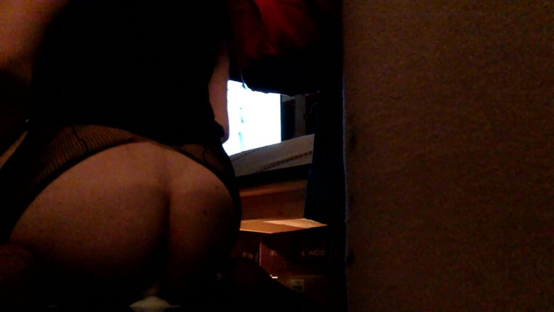 Joslin: Sissy joslin đút cu giả vào đít