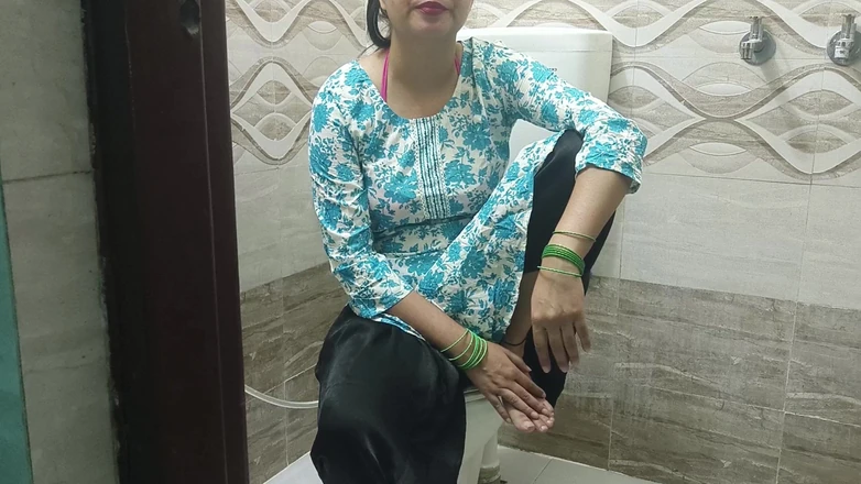 Saarabhabhi6: Beautiful Stepmom Fucked by Naughty Teen Boy