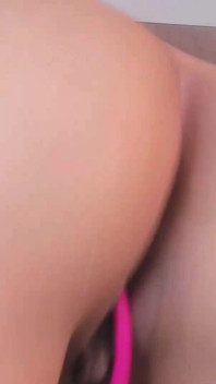 내 엉덩이에 존나게 튕겨