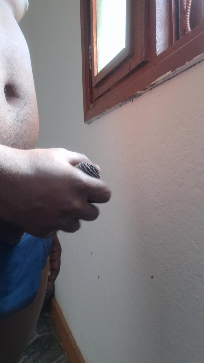 Bumba: Toți îmi caută frenetic coaiele ca să poată fi futute