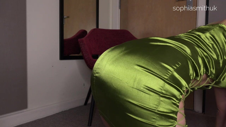 SophiaSmithUK: Gaun sulap, nilon, getaran, dan dildo
