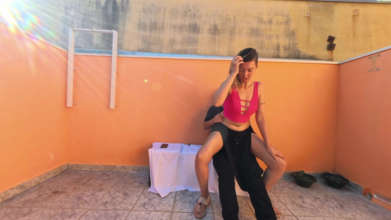 Gabi SweetCouplesStories: Une rencontre entre une salope et un aveugle sur la...