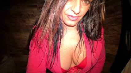 MilfyCalla: Игра в ванной с красными сапогами - грязный разговор, мастурбация и шаловливый писсинг-фетиш 329