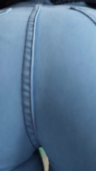 Jeans op gezicht zitten pov! Perfecte kont spijkerbroek passen