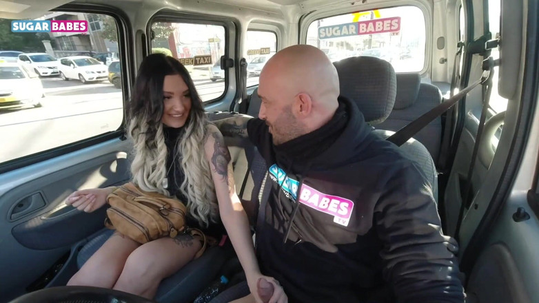 SugarBabesTV: SugarBabesTV - Greek Taxi: me pregou na traseira