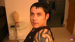 Fetish and BDSM: Zmysłowe piękno brunetki z dużymi piersiami uwielbia rozdaje niesamowite lodziki...