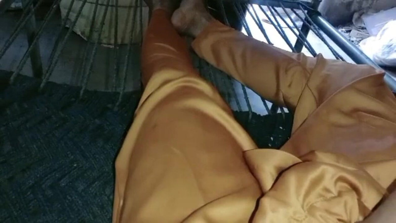 Desiboy gay: Pakostani sex místnost, plná sexy honění kluka, plný sex bigg...