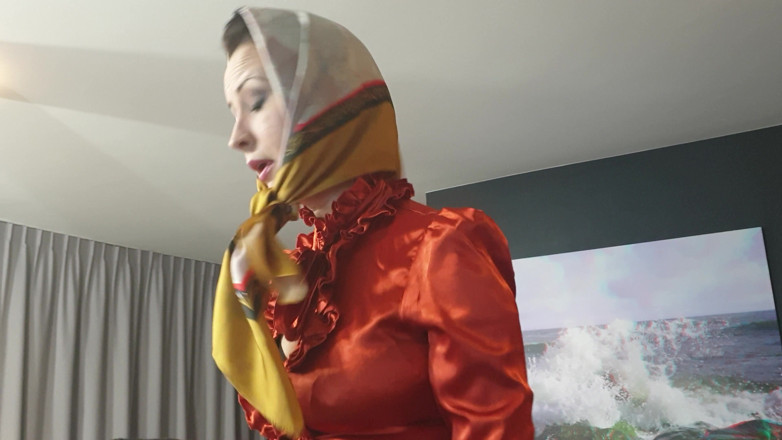 Wanilianna: A Lady in Stockings and Silky Headscarf