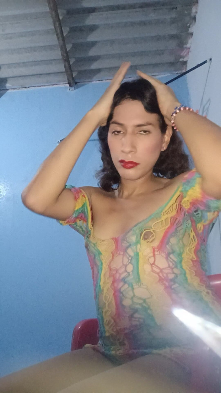 Femboy from Colombia: Я збираюся фарбувати цю кімнату