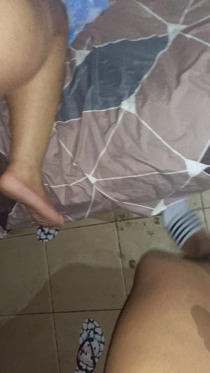 E-Alfa: B. Nyepong kontol pulang pesta