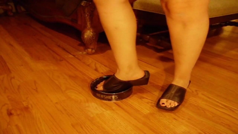 Sexy Amateurz: Cookie tin esmagando