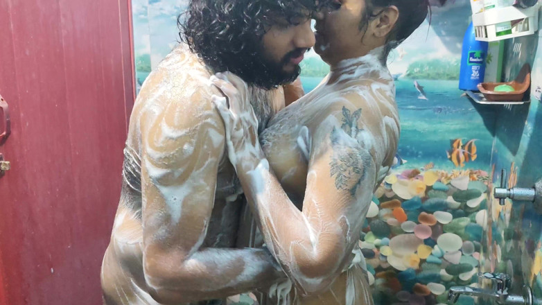 Vaigavarun45: Bain et seins, presser, bain, romance