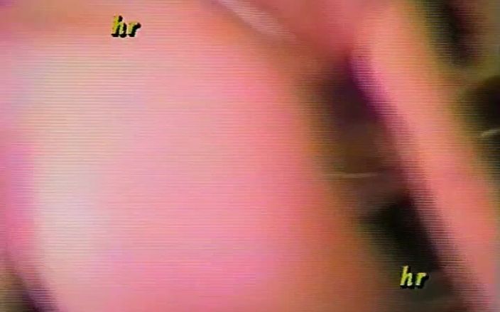 Italian swingers LTG: ウェブ上の排他的なビデオで90年代のイタリアのセックス#2 - 女性の隣人!