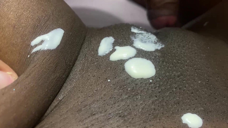 omairaberbatov: Pantat bahenol tetanggaku minta aku ngentot memeknya habis-habisan