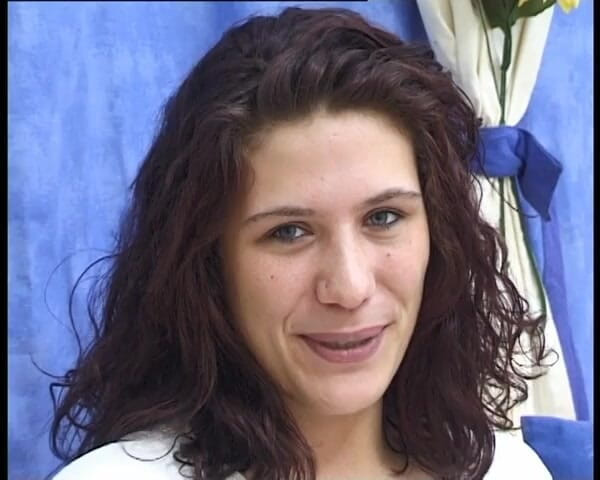 YOUR FIRST PORN: Anale Gina il mio nome è Gina - anale Gina