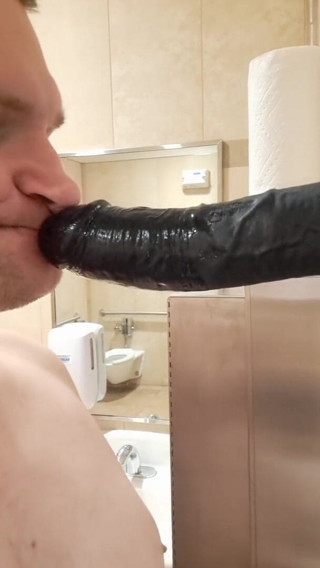 Sissy Samantha: Deepthroating hračka