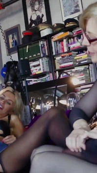 Sexy lesbians Nina Hartley, Penelope Stone and Gigi Allens fuck in threesome in the bookstore