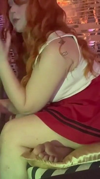 Ma belle-mère te dit comment manger du sperme sur ses pieds