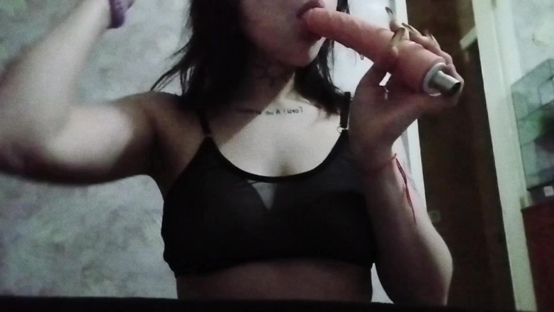 Miss_Kaprizzz19: Ich bin vom college gekommen, ich ziehe mich für dich...