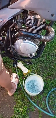 MOTOSIKLETI YıKıYORUM PATRONUM BENI BÖLÜYOR VE GÖTÜMÜ SIKIYOR
