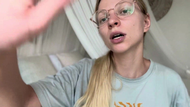 Goddess_Bella_Rae: Mama vitregă te consideră băiat bun - Asmr