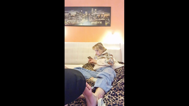 Czech Ladies: Huele y lame mis calcetines y pies