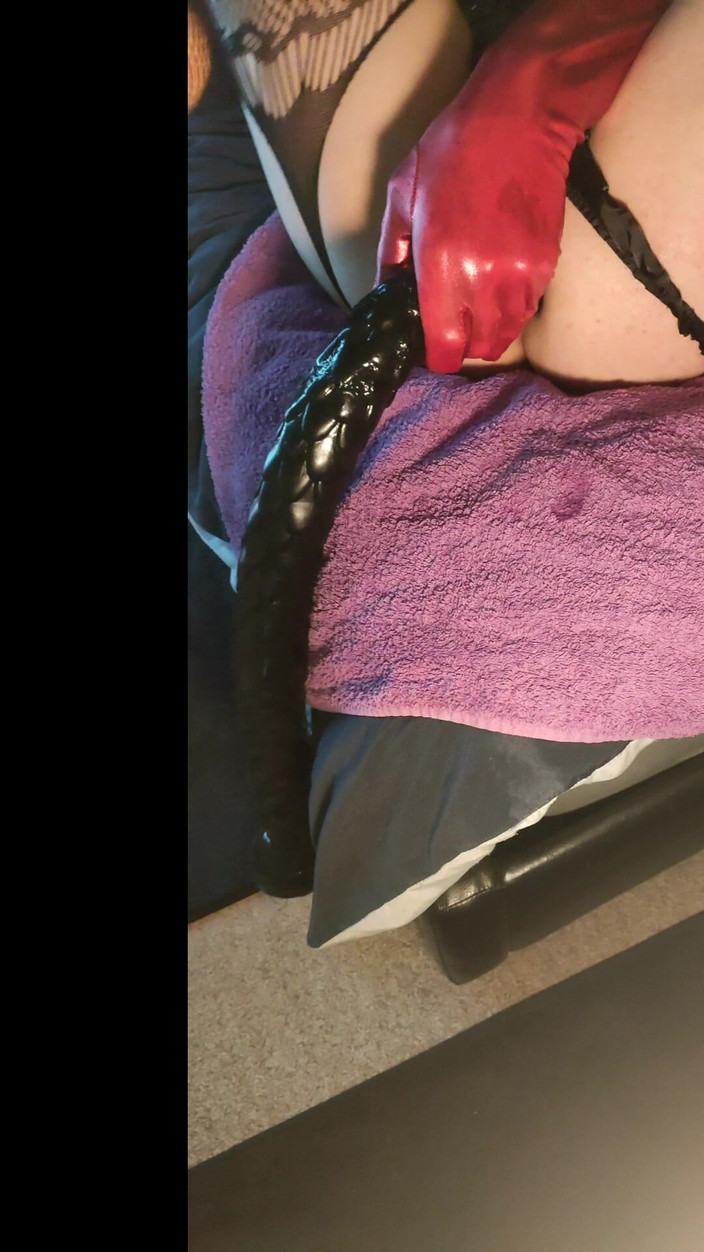 Sallyann: Dildo ukuran raksasa