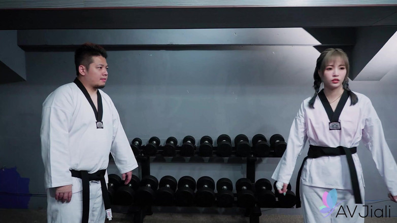 AV Jiali: 도호에서 가라데 마스터와 섹스하는 나쁜 나쁜