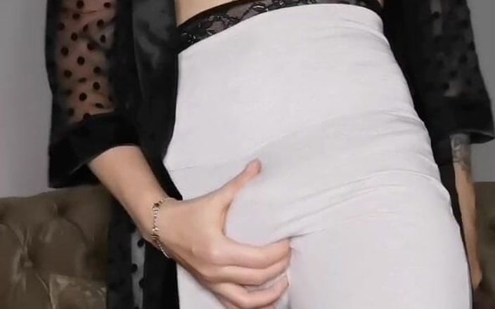 TanyaDomm: Trans dívka Hlazení a Stříkání Thru Legíny