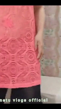 Teman wanita desi menari seperti pelacur di bilik tidurnya