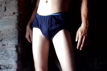 Gangbang straight: 毛茸茸的仙女同性恋女孩撒尿mhh到我anaconda的核心