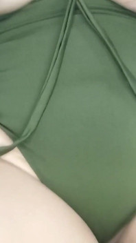 豊満なMILFが同僚全員とのビデオ通話で胸と大きなお尻を見せる