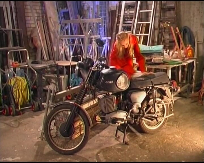 Deutsche XXX Filme: जर्मनी की यह शानदार सुनहरे बालों वाली महिला अपनी चूत के साथ खेलना पसंद करती है