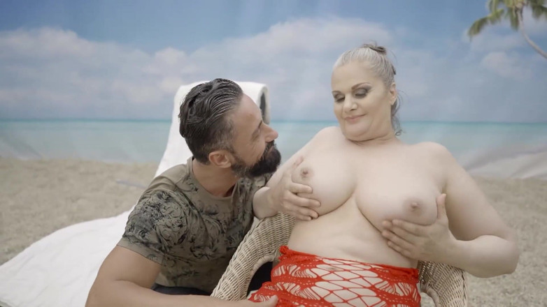 Big Boobs Babe: BBW MILF with Huge Tits Does Titty and Pussy Fucking
